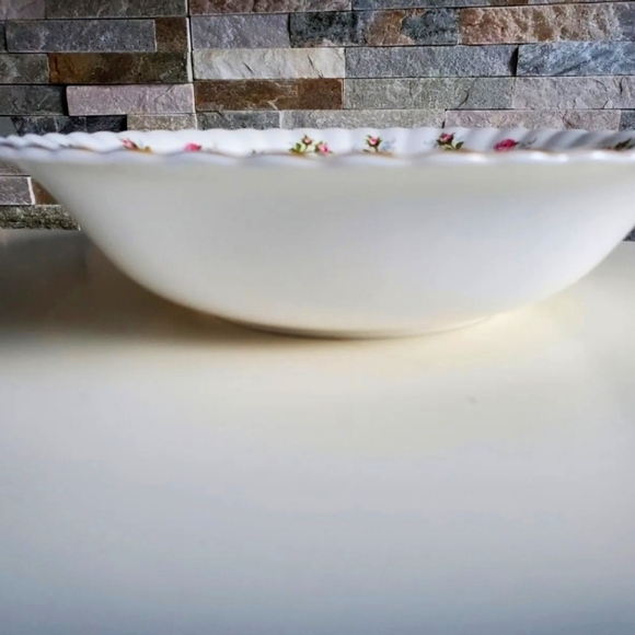 Vintage Royal Albert Winsome Vegetable bowl - Picture 2 of 3